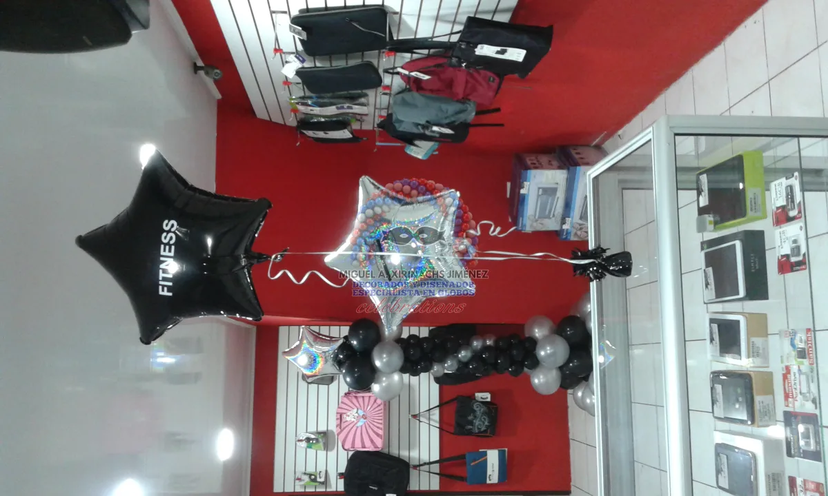 Toldos y stands decorados con globos